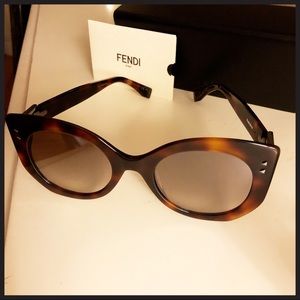‼️SOLD‼️FENDI SUNGLASSES, gorgeous! No accepted Returns